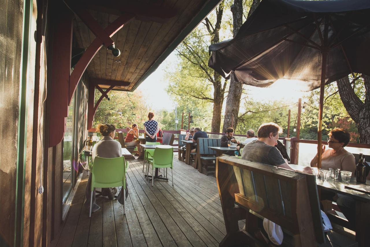 Auberge Micro-Brasserie Le Baril Roulant Val-David Esterno foto