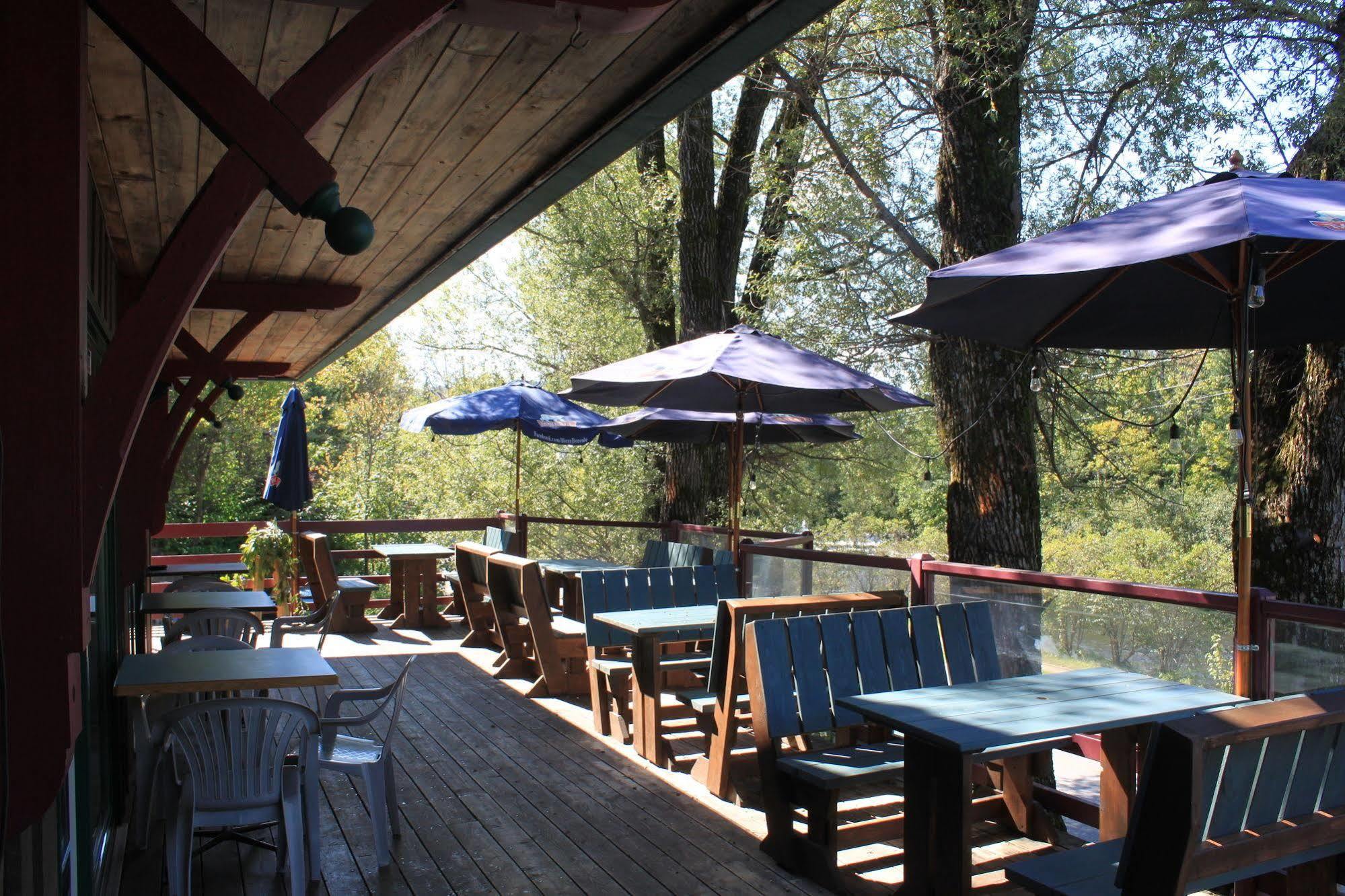 Auberge Micro-Brasserie Le Baril Roulant Val-David Esterno foto